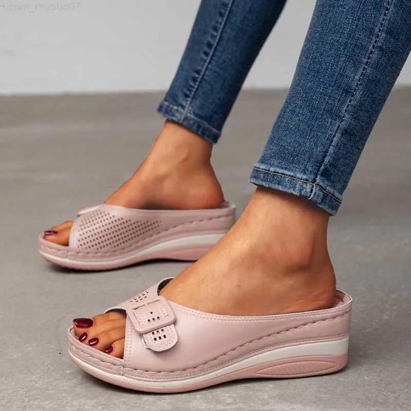 WOMEN'S LEATHER SOFT FOOTBED ARCH-SUPPORT SANDALS - Image 3