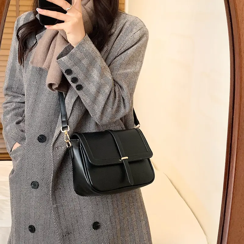 HARLOW™ RETRO TEXTURED SQUARE BAG - Image 14
