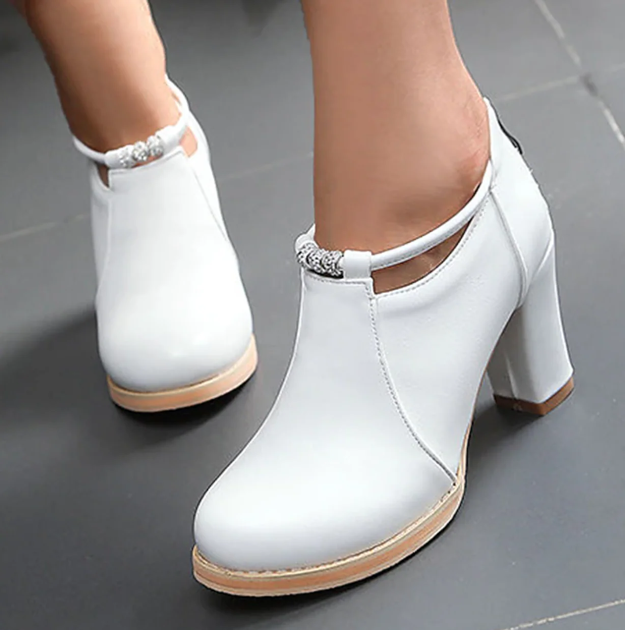 PENELOPE™ WOMEN'S RETRO ROUND TOE LEATHER HEELS - Image 4