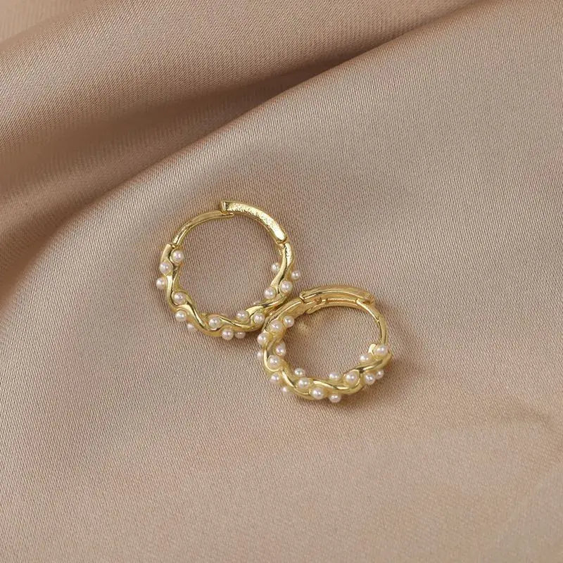 TIKA™ ROUND PEARL EARRINGS - Image 5